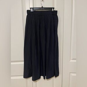 Uniqlo Dark Navy Pleated Skirt, Large - EUC